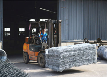 Gabion Fence System Stone Mesh Retaining Wall 80 * 100 Mm Hole Size